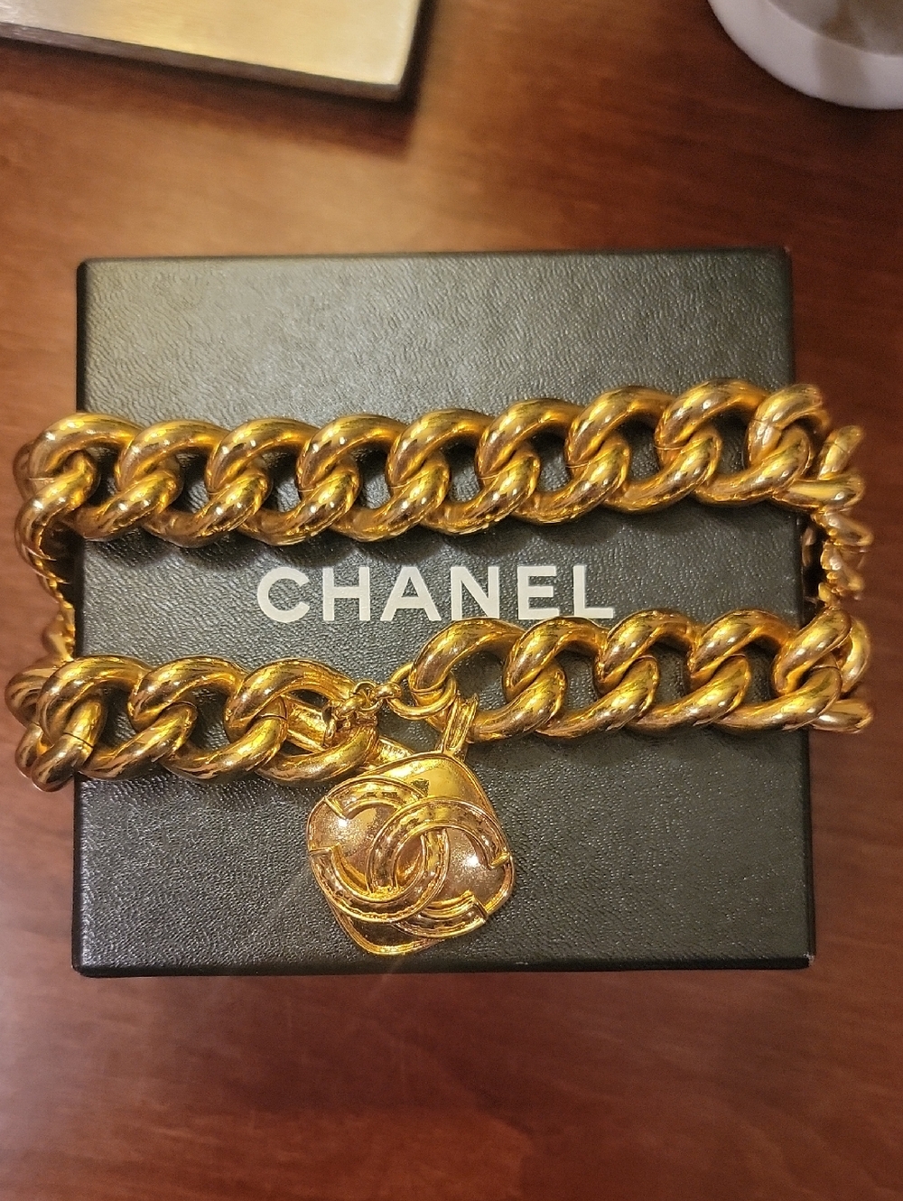 Vintage CHANEL Gold-Tone Chunky Chain  Choker Necklace with Interlocked Pendant - Picture 7 of 7